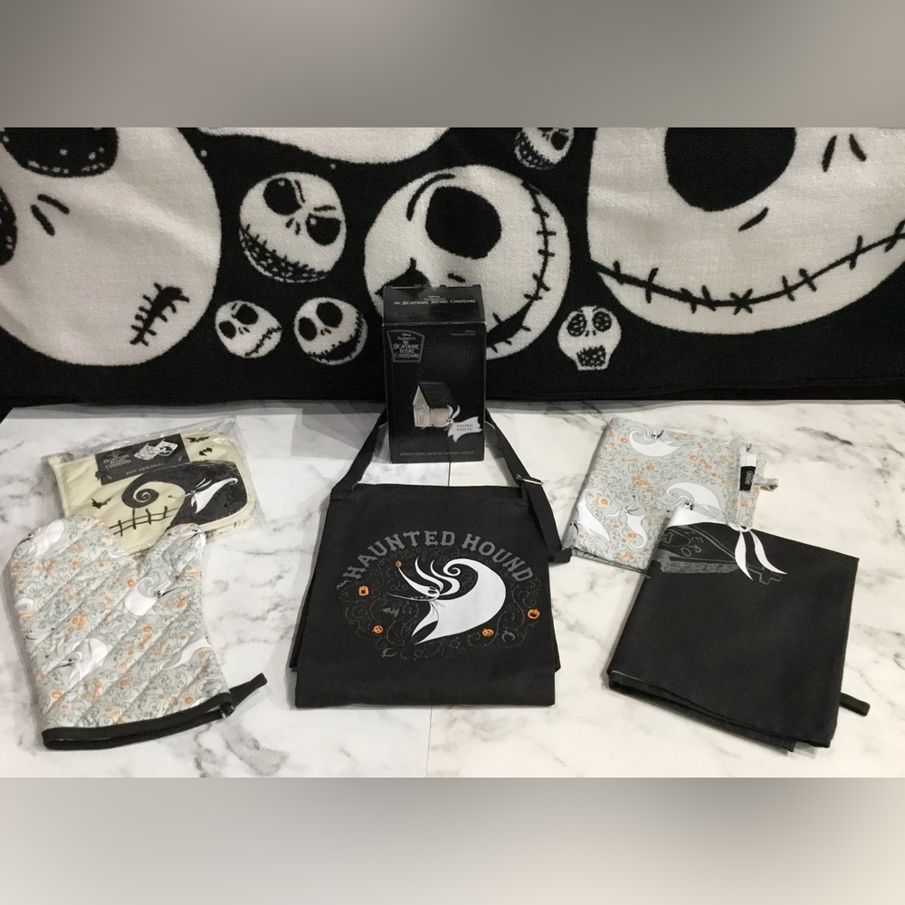 Tim Burton’s The Nightmare Before Christmas Zero Kitchen Bundle